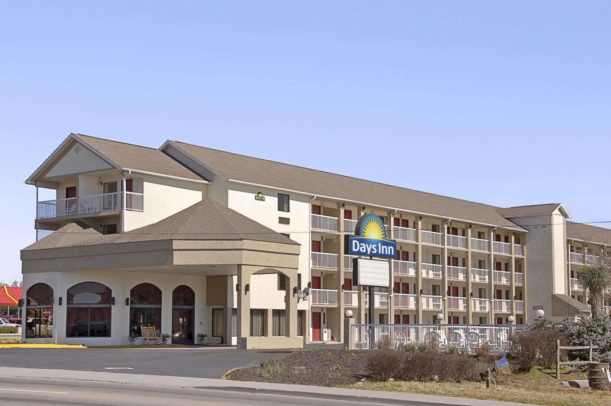 Days Inn By Wyndham Apple Valley Pigeon Forge/Sevierville Kültér fotó